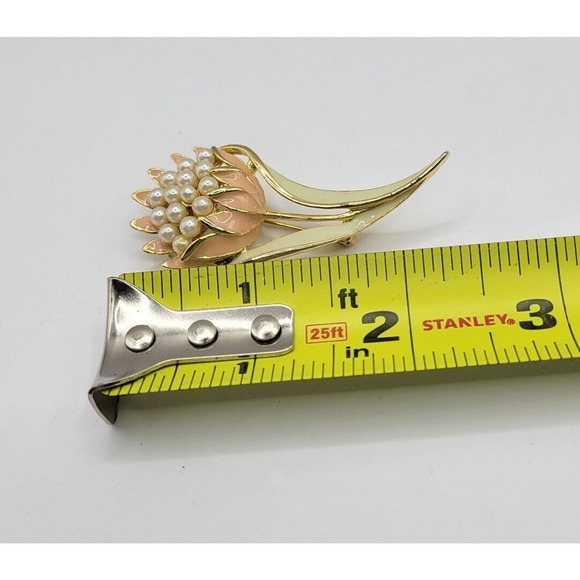 Vintage Pink Green Enamel Faux Pearl Gold Tone Flower Stem Brooch Pin - Picture 4 of 4